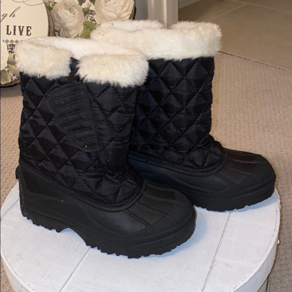 Snow boots